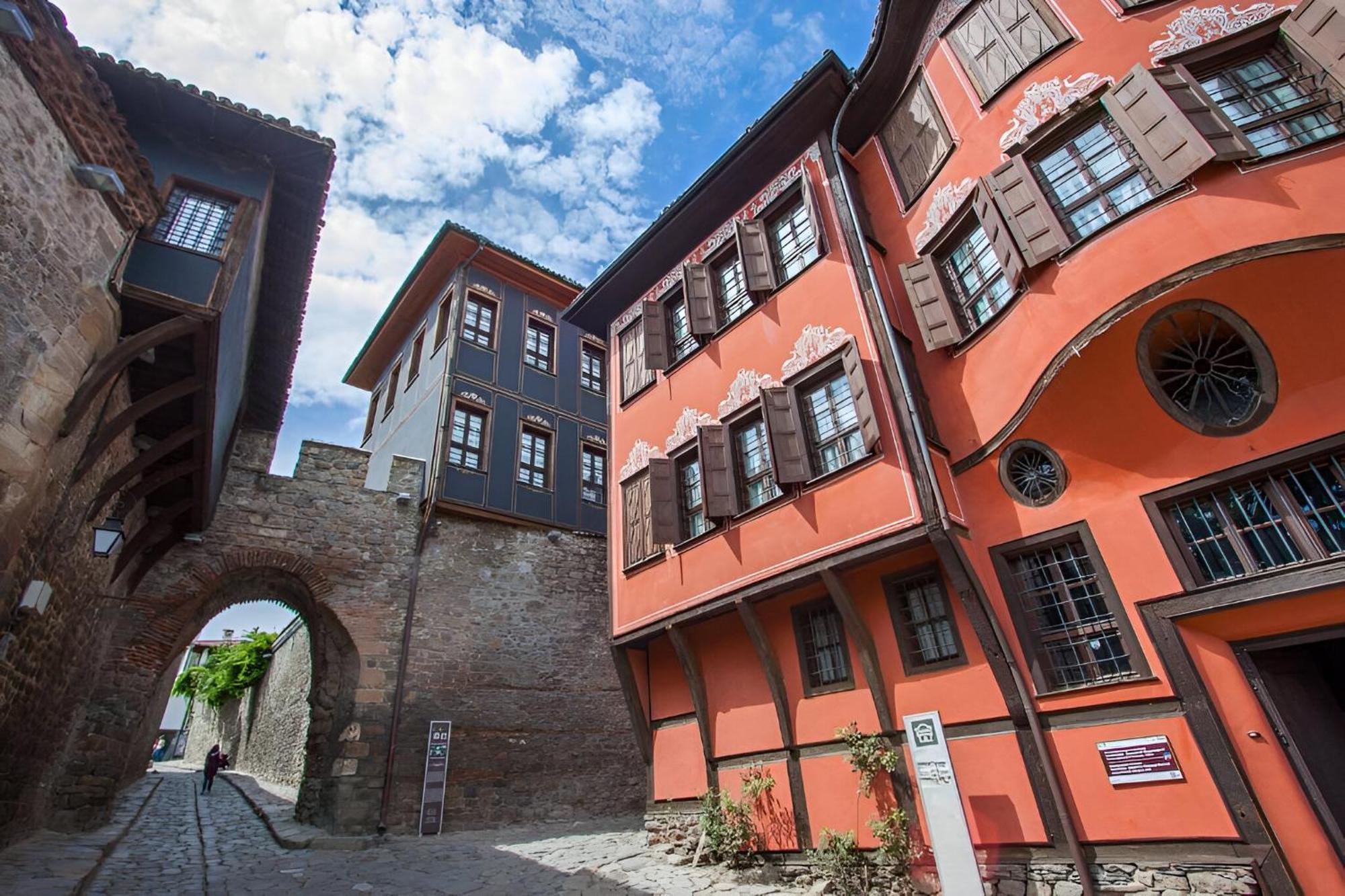 Comfortable 2Br Urban Getaway In City Center Plovdiv Exterior photo